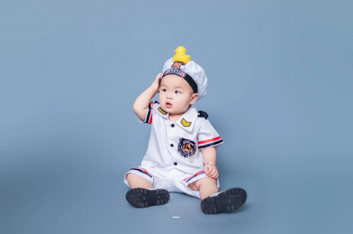 日照宝宝频繁使劲扭动哼唧